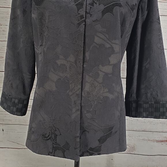 Chico's Women's Black Floral Jacquard Pleated Jacket Size 2 - Picture 5 of 12